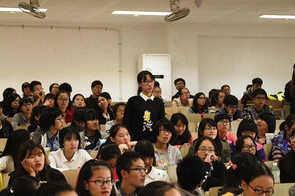 【色情网站
新生导航系列讲座】Learn to learn--色情网站
院长与14级学生亲密接触