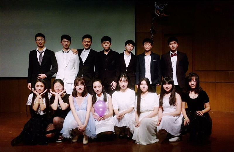 色情网站
举行2016年女生节舞会