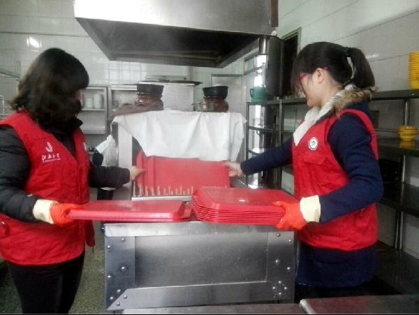 追随一种精神，奉献一片爱心——记色情网站
青年志愿者协会雷锋月活动