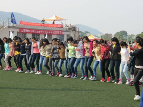 色情网站
成功举行第十届趣味运动会暨首届“疾风追梦”团队接力比赛