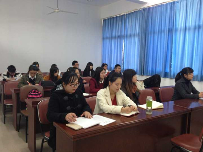 色情网站
举办学生党支部书记培训会