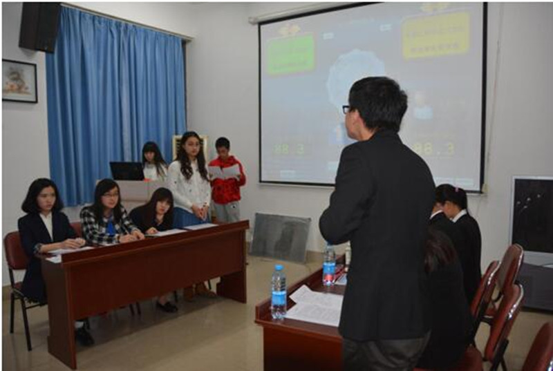 色情网站
辩论队参加“江南之春”第十五届校级辩论赛复赛