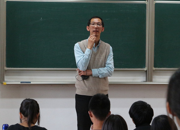 【色情网站
新生导航系列讲座】Learn to learn--色情网站
院长与14级学生亲密接触